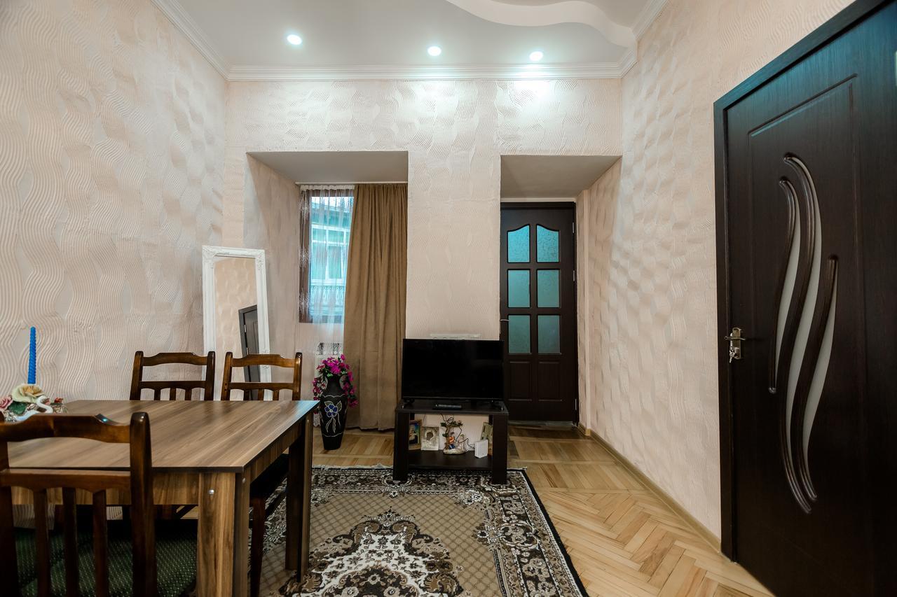 Gabi'S House Lägenhet Tbilisi Exteriör bild